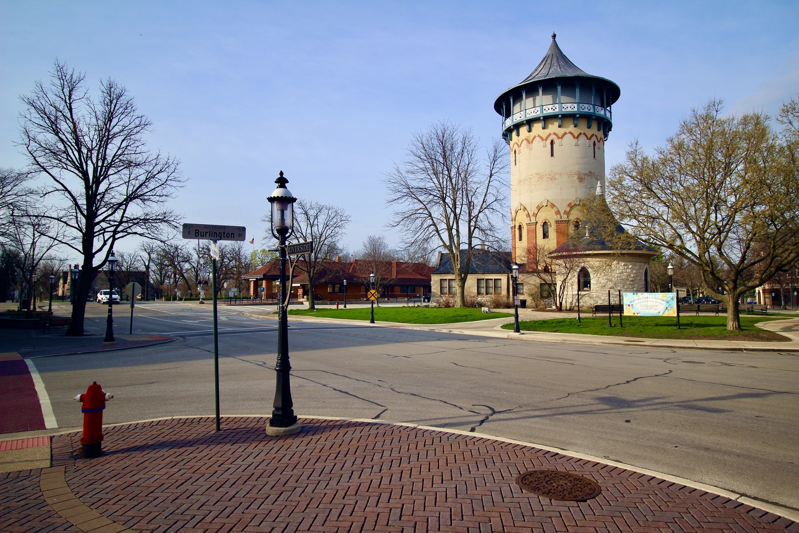 256 Blackhawk Road, Riverside, IL 60546