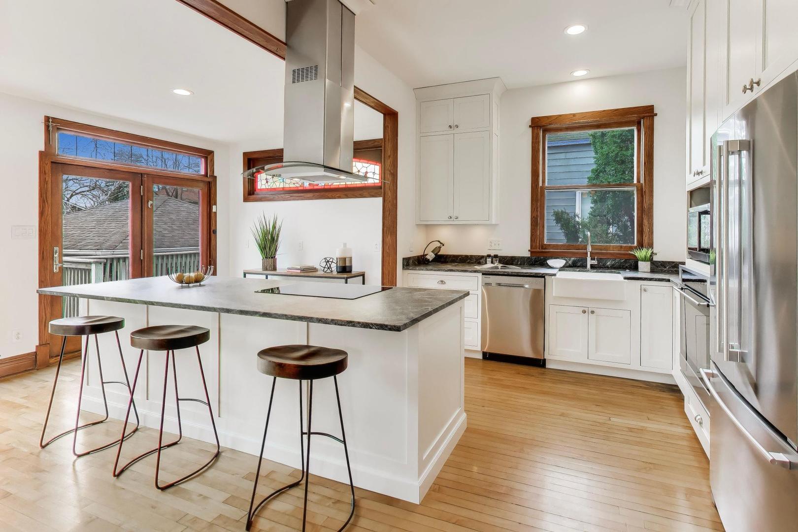 256 Blackhawk Road, Riverside, IL 60546