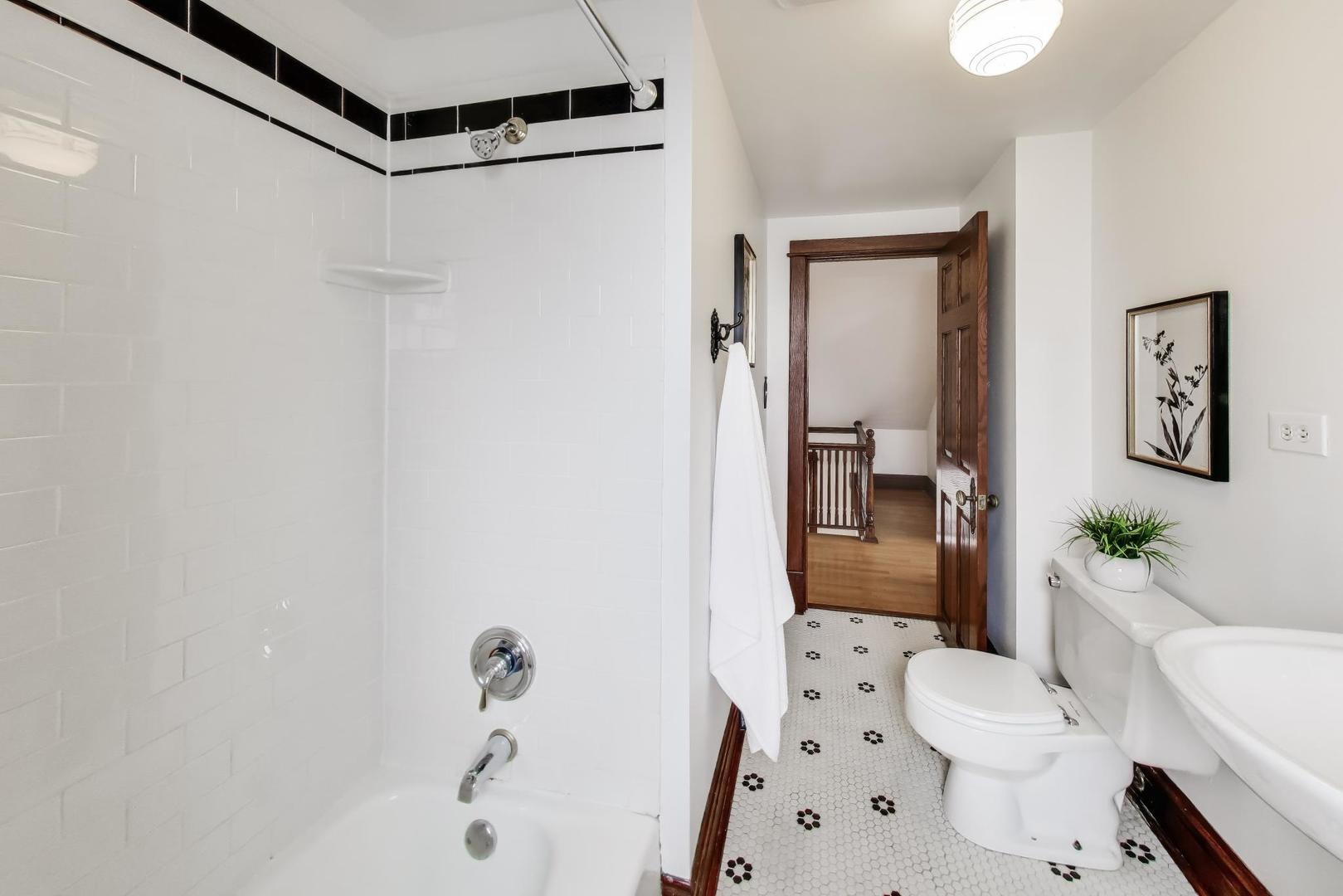 256 Blackhawk Road, Riverside, IL 60546