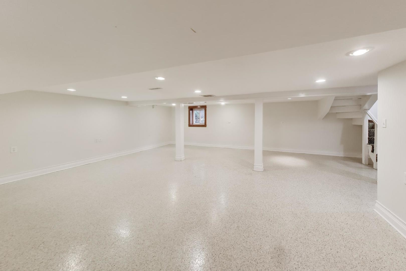 256 Blackhawk Road, Riverside, IL 60546