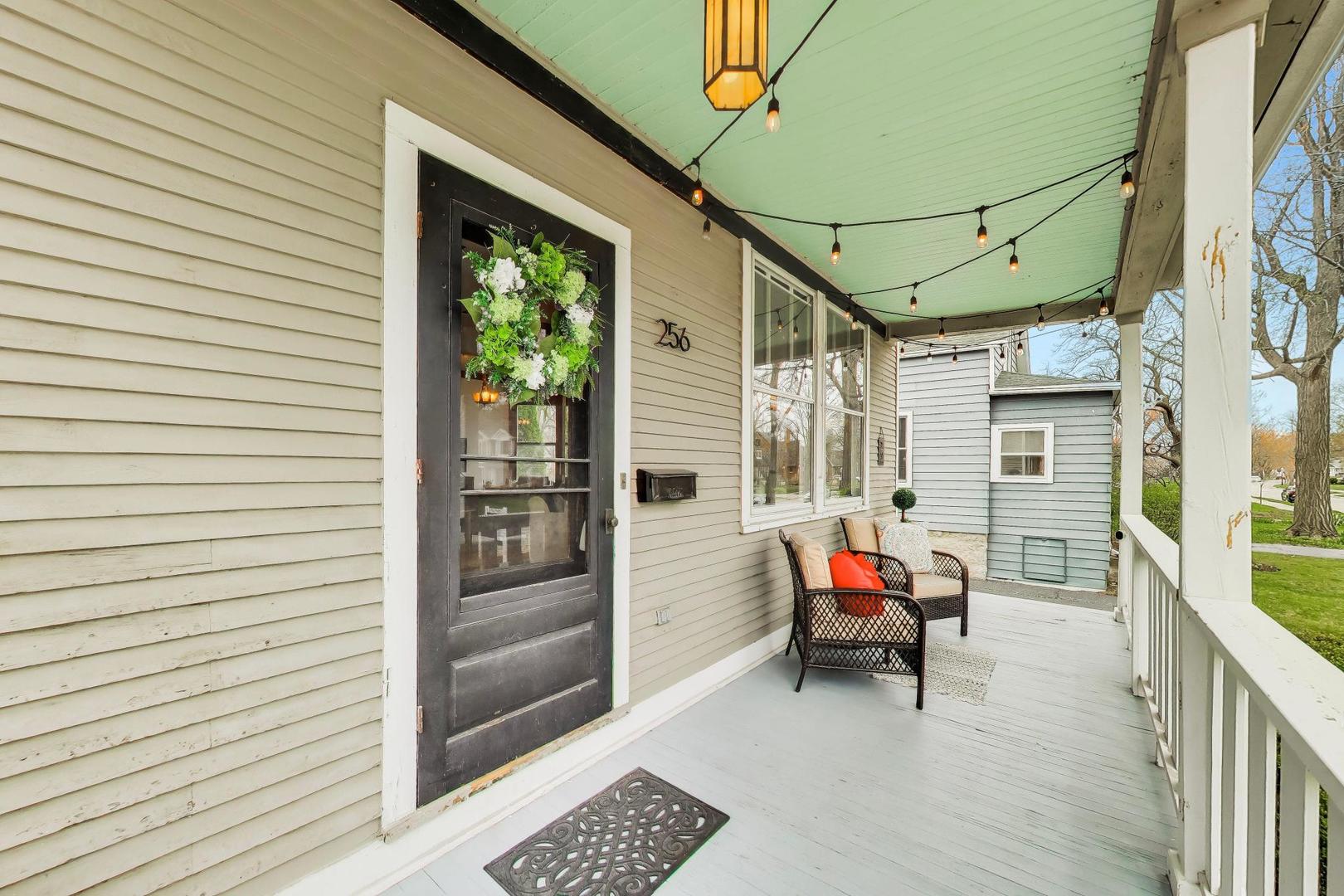 256 Blackhawk Road, Riverside, IL 60546