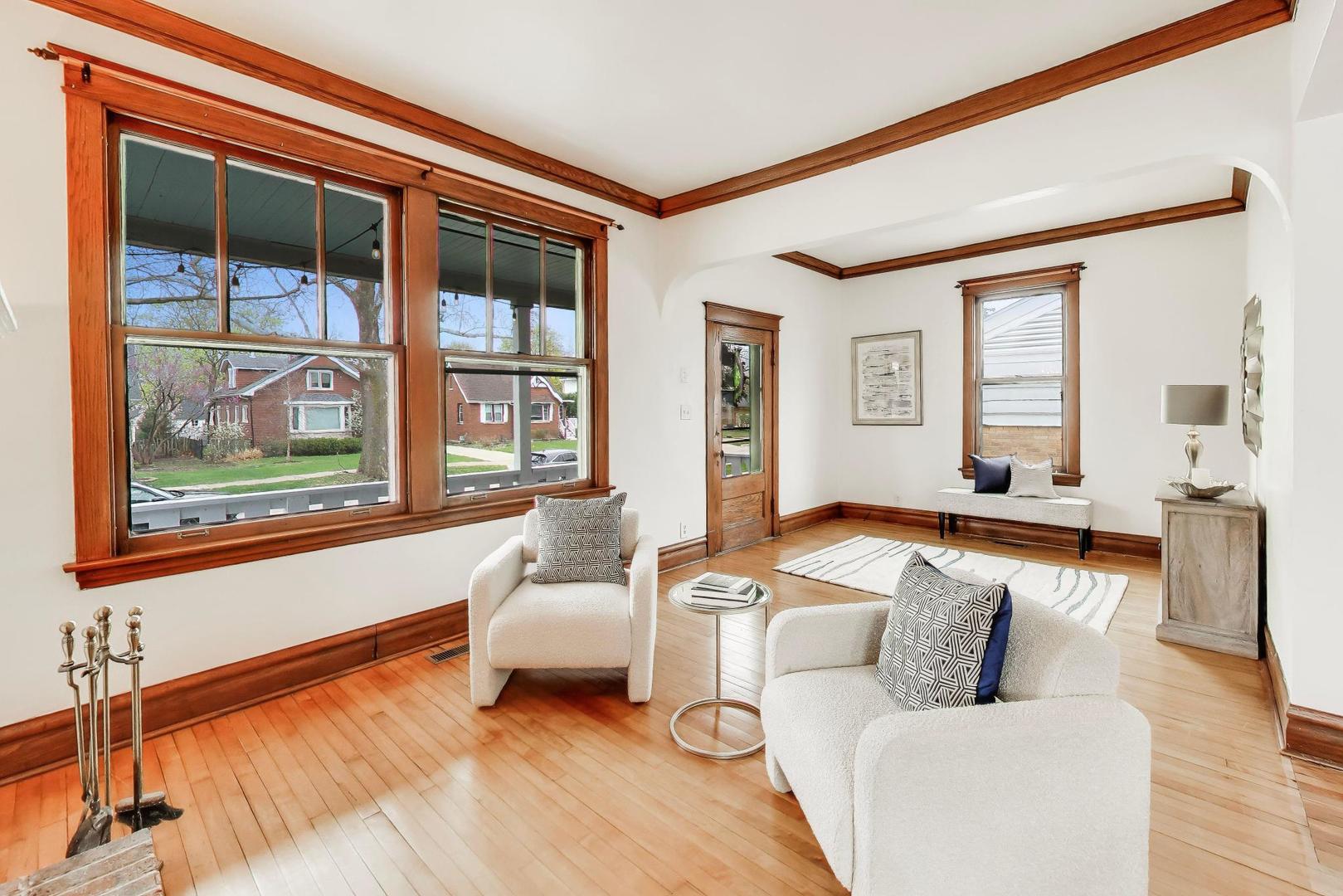 256 Blackhawk Road, Riverside, IL 60546