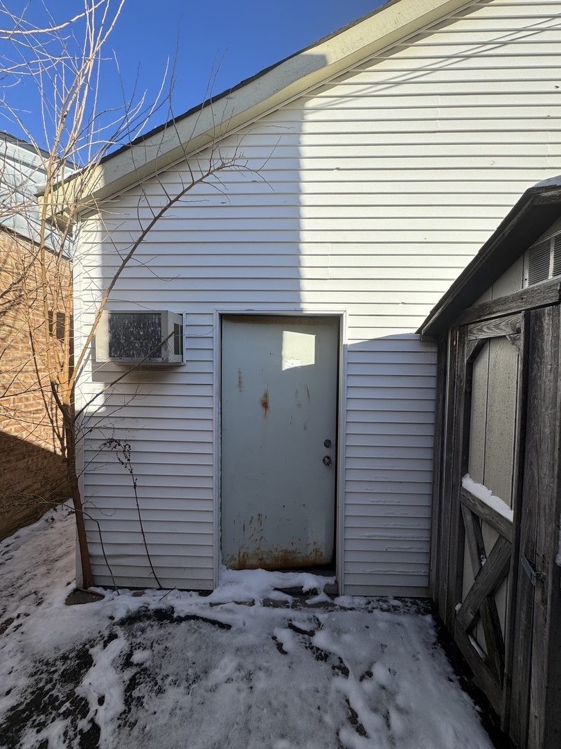 8137 N Milwaukee Avenue, Niles, IL 60714