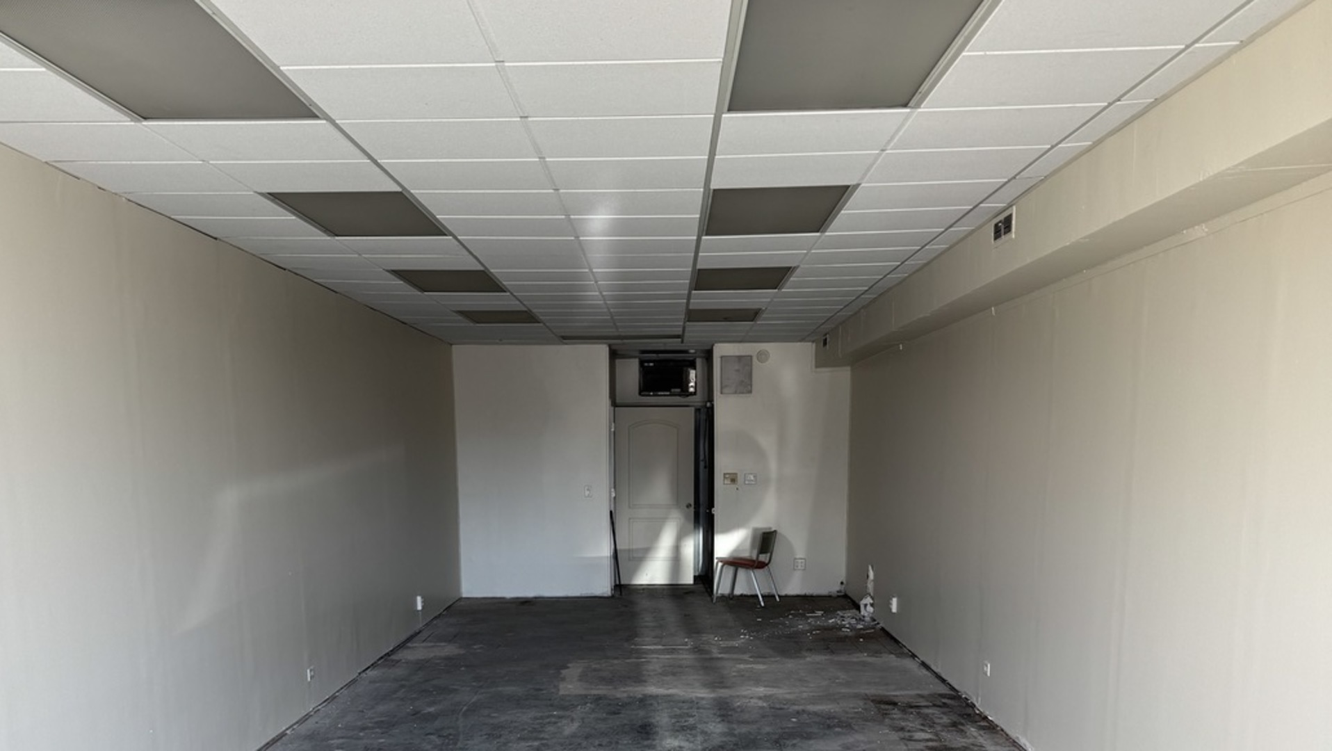 8137 N Milwaukee Avenue, Niles, IL 60714