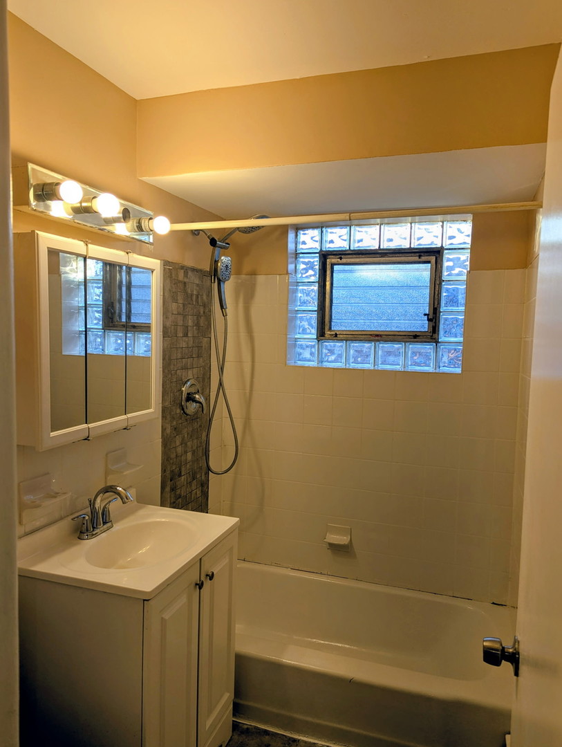 406 E 109th Street #2N, Chicago, IL 60628