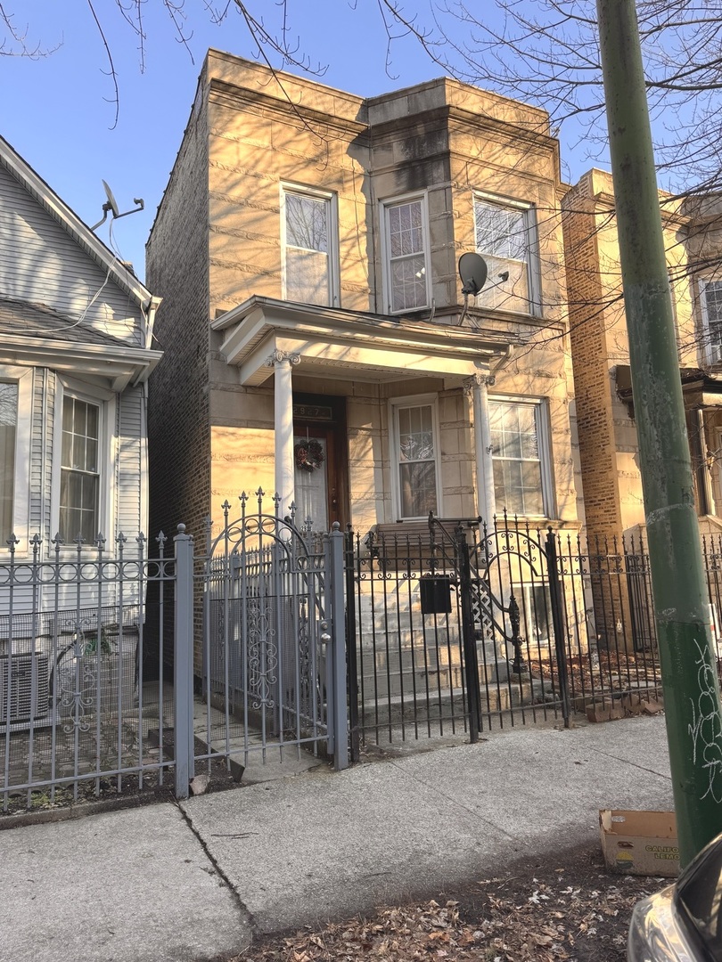 2927 N Sacramento Avenue #2, Chicago, IL 60618