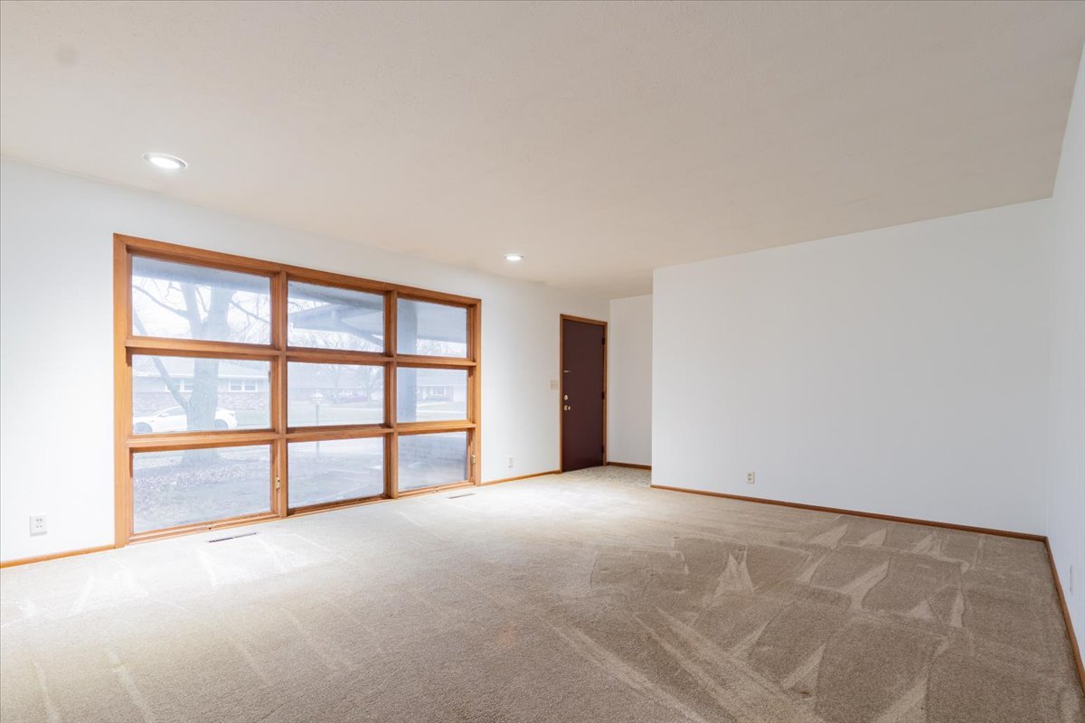 625 Bradley Drive, Bloomington, IL 61701