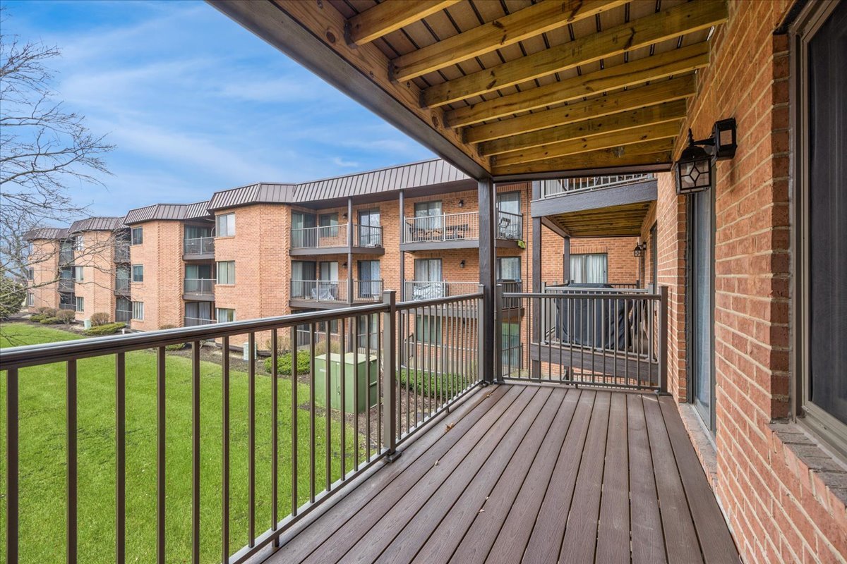 6425 Clarendon Hills Road #211, Willowbrook, IL 60527