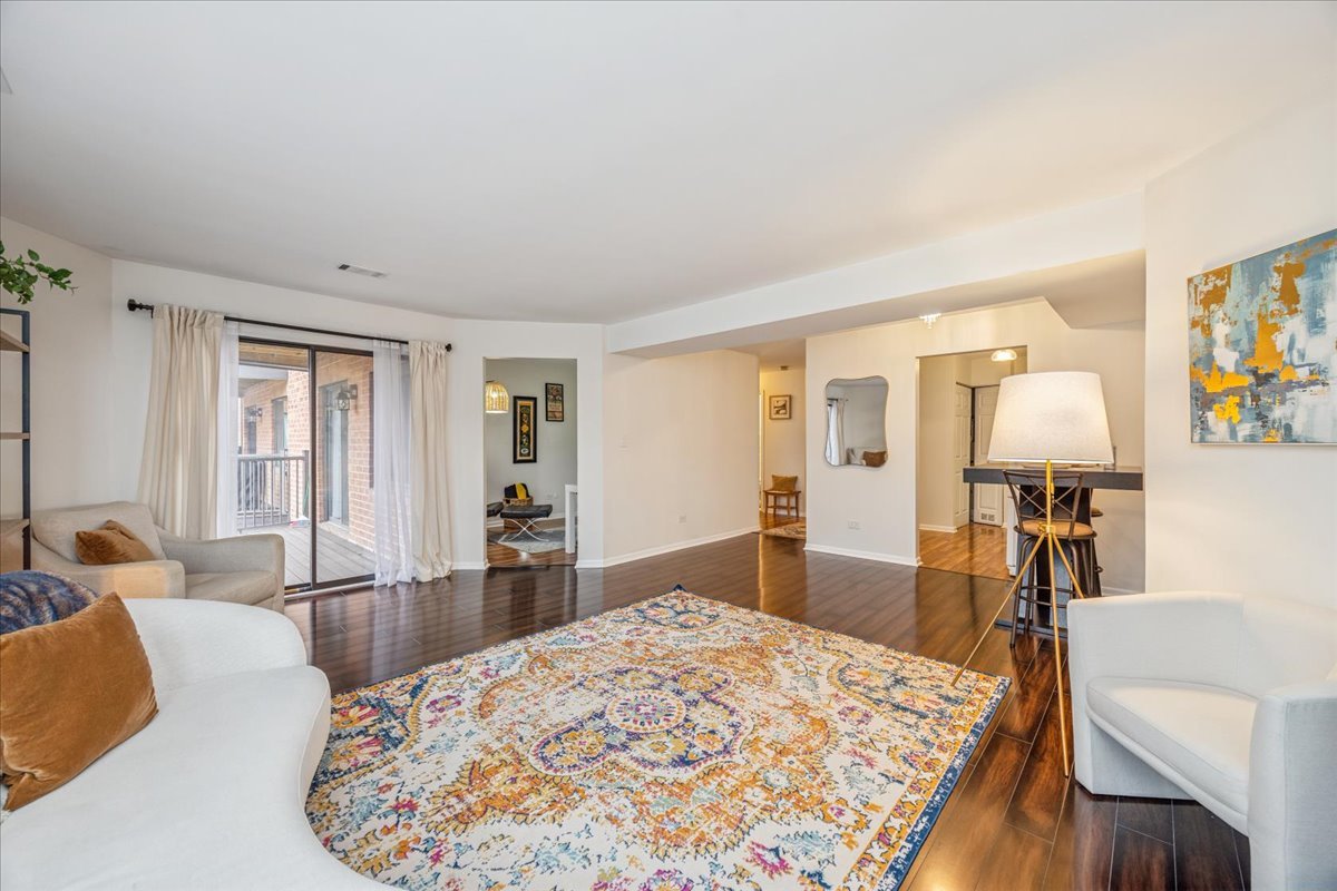 6425 Clarendon Hills Road #211, Willowbrook, IL 60527