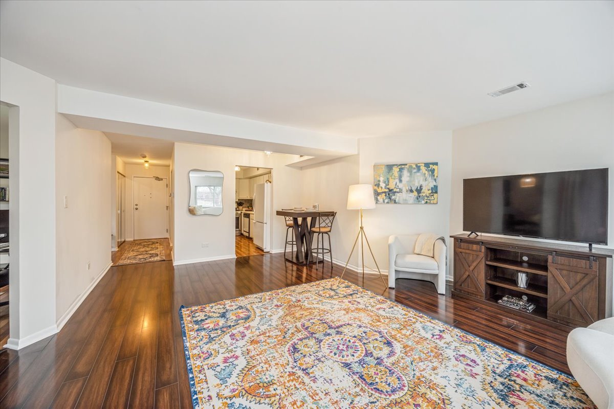 6425 Clarendon Hills Road #211, Willowbrook, IL 60527