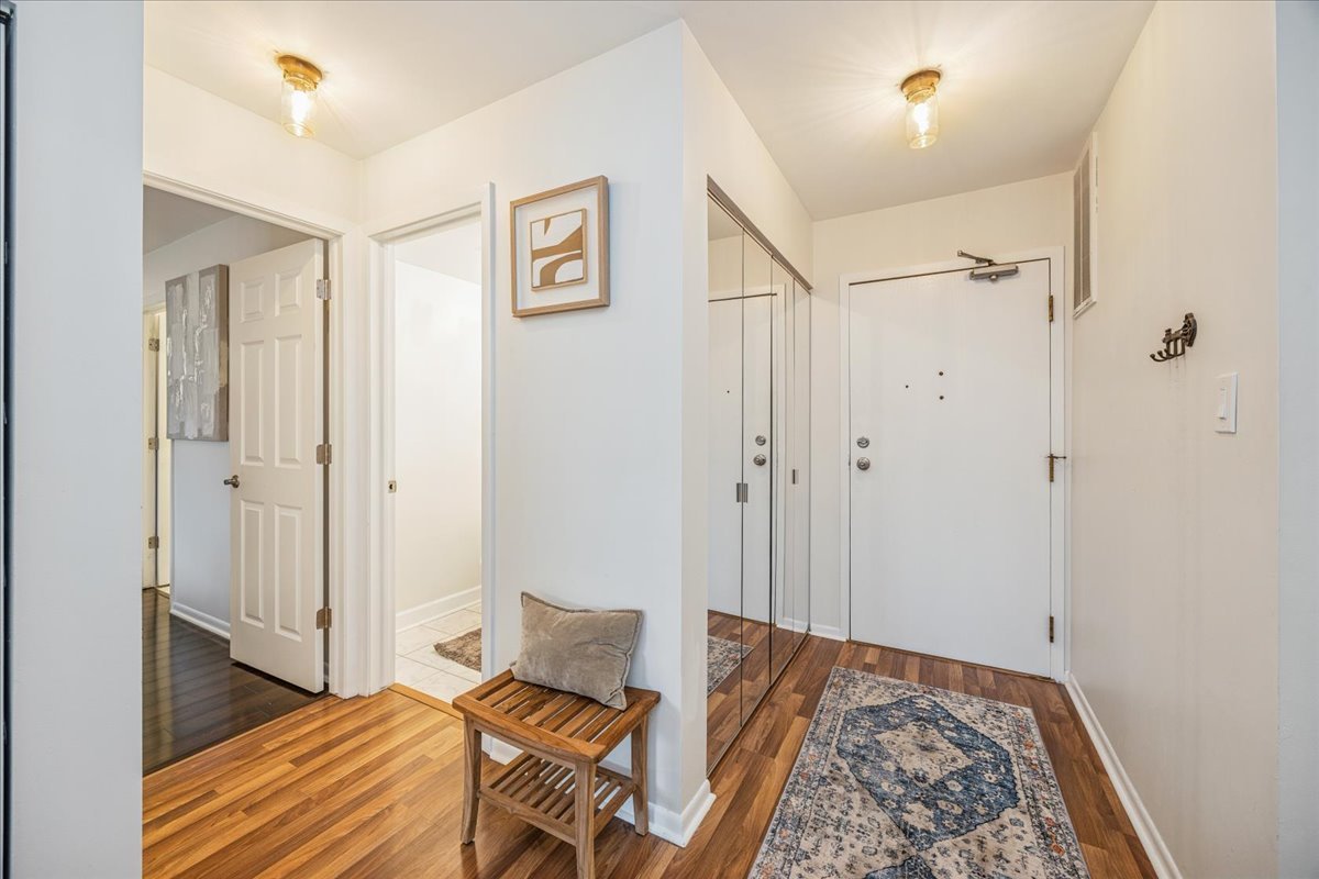 6425 Clarendon Hills Road #211, Willowbrook, IL 60527