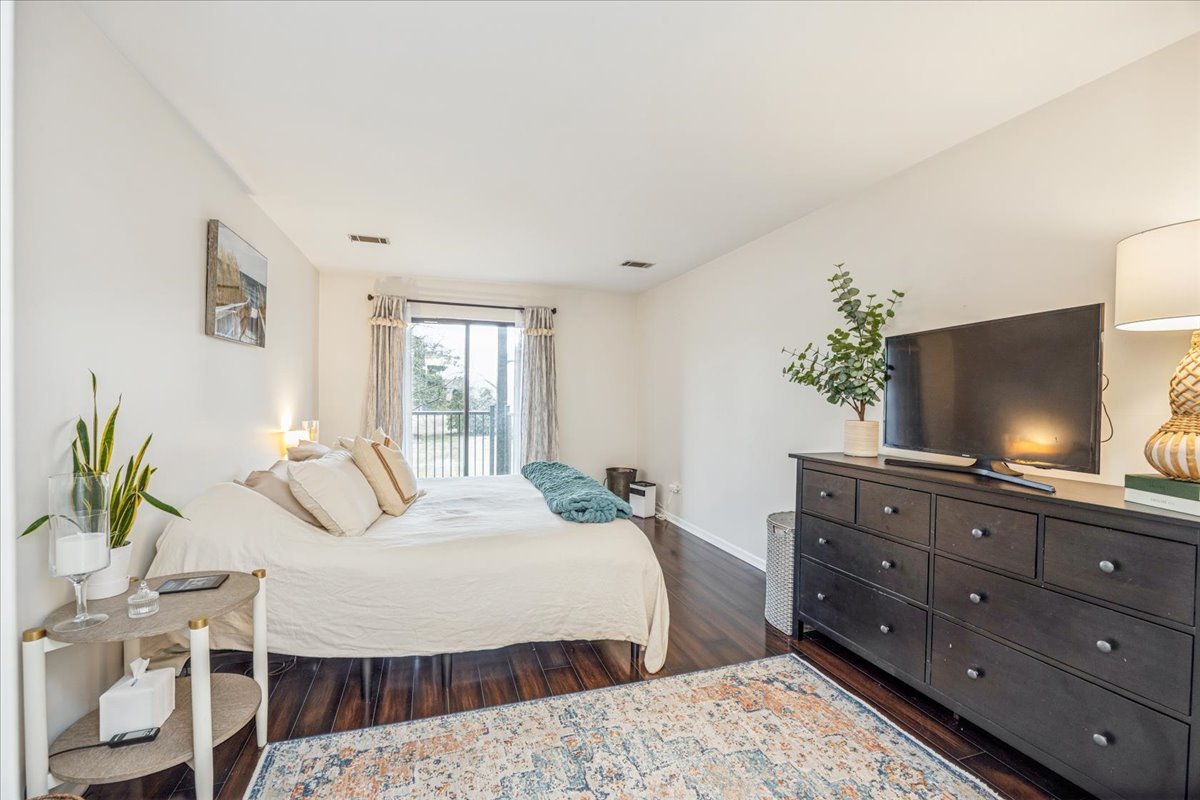 6425 Clarendon Hills Road #211, Willowbrook, IL 60527