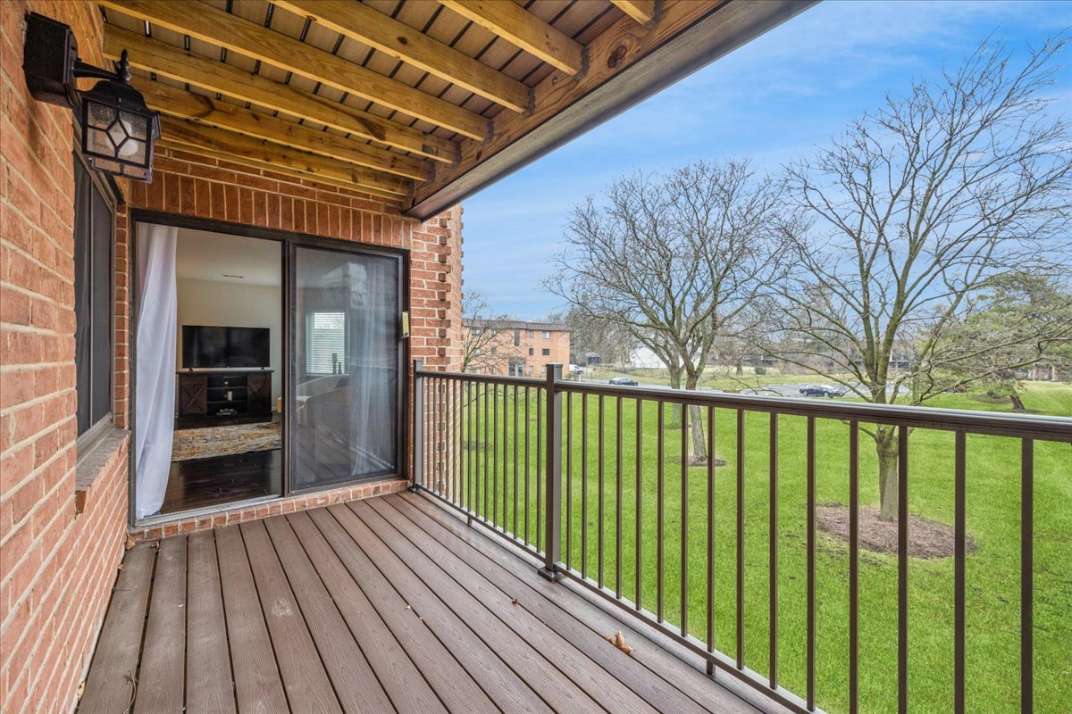 6425 Clarendon Hills Road #211, Willowbrook, IL 60527