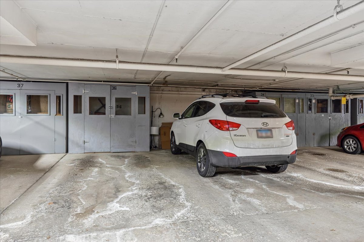 6425 Clarendon Hills Road #211, Willowbrook, IL 60527