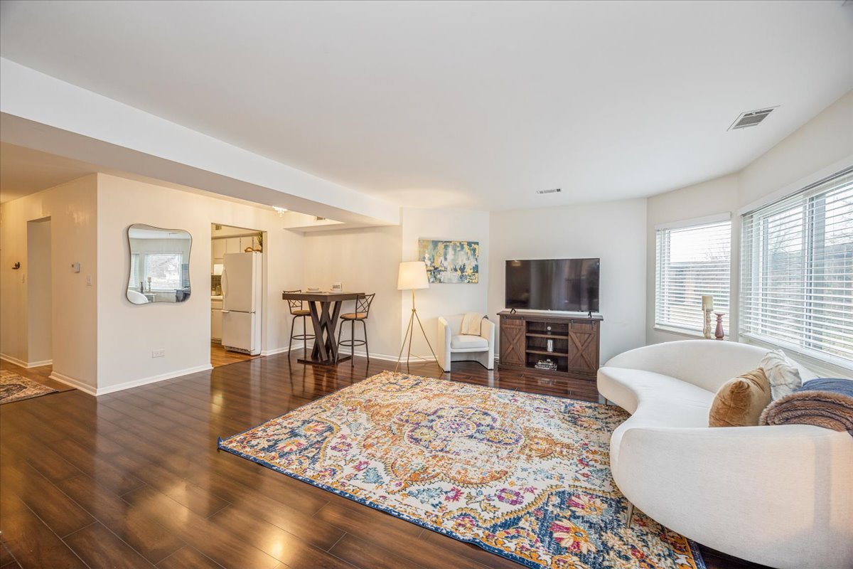 6425 Clarendon Hills Road #211, Willowbrook, IL 60527