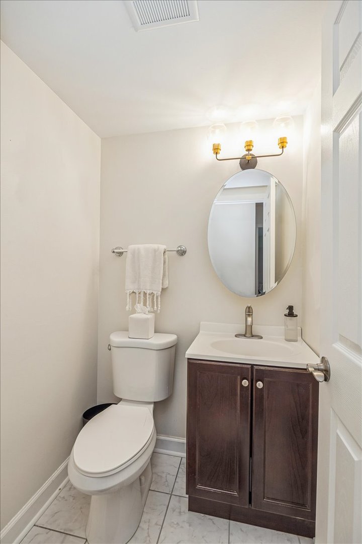 6425 Clarendon Hills Road #211, Willowbrook, IL 60527