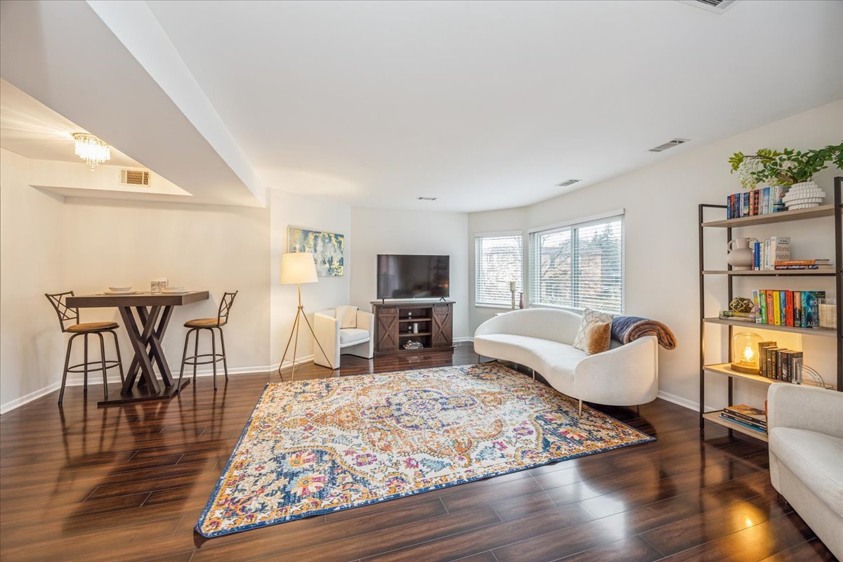 6425 Clarendon Hills Road #211, Willowbrook, IL 60527