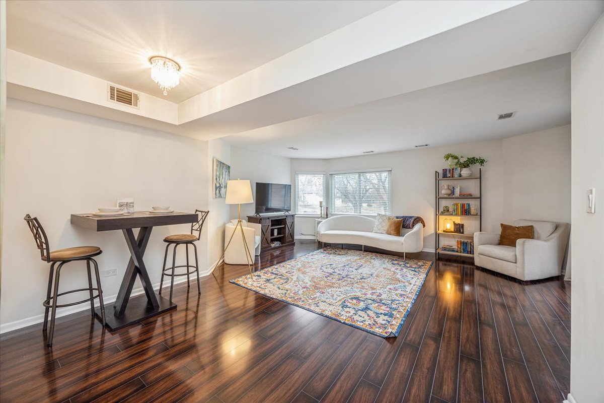 6425 Clarendon Hills Road #211, Willowbrook, IL 60527