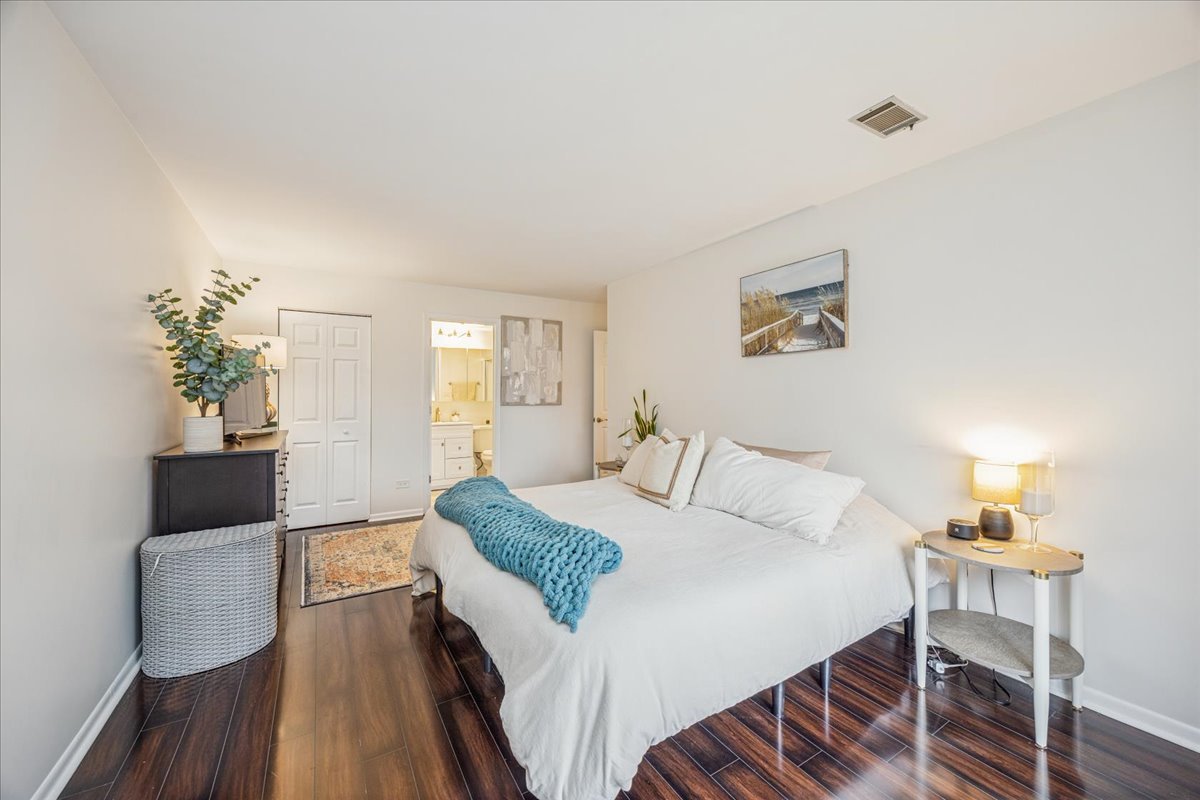 6425 Clarendon Hills Road #211, Willowbrook, IL 60527