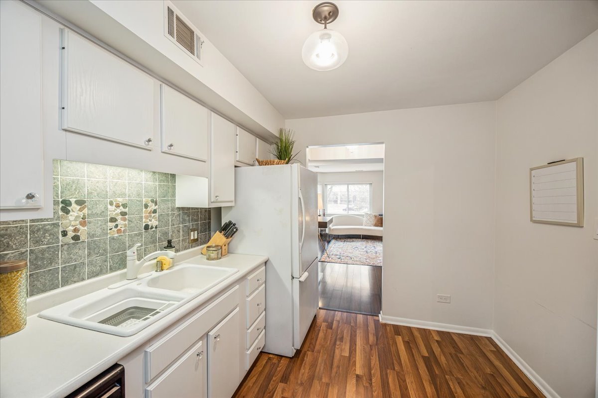 6425 Clarendon Hills Road #211, Willowbrook, IL 60527