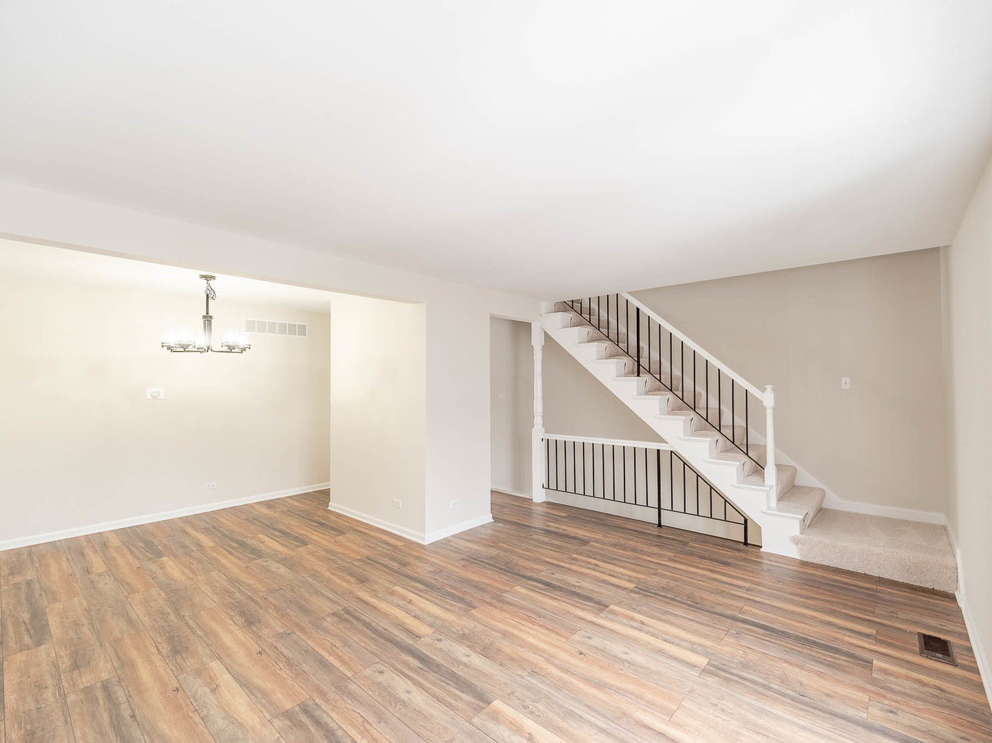 1933 Williamsburg Drive, Hoffman Estates, IL 60169