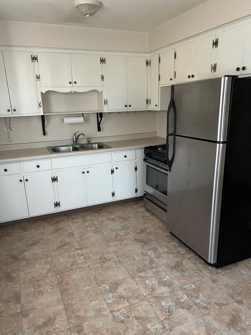 831 E South Broadway Avenue, Lombard, IL 60148