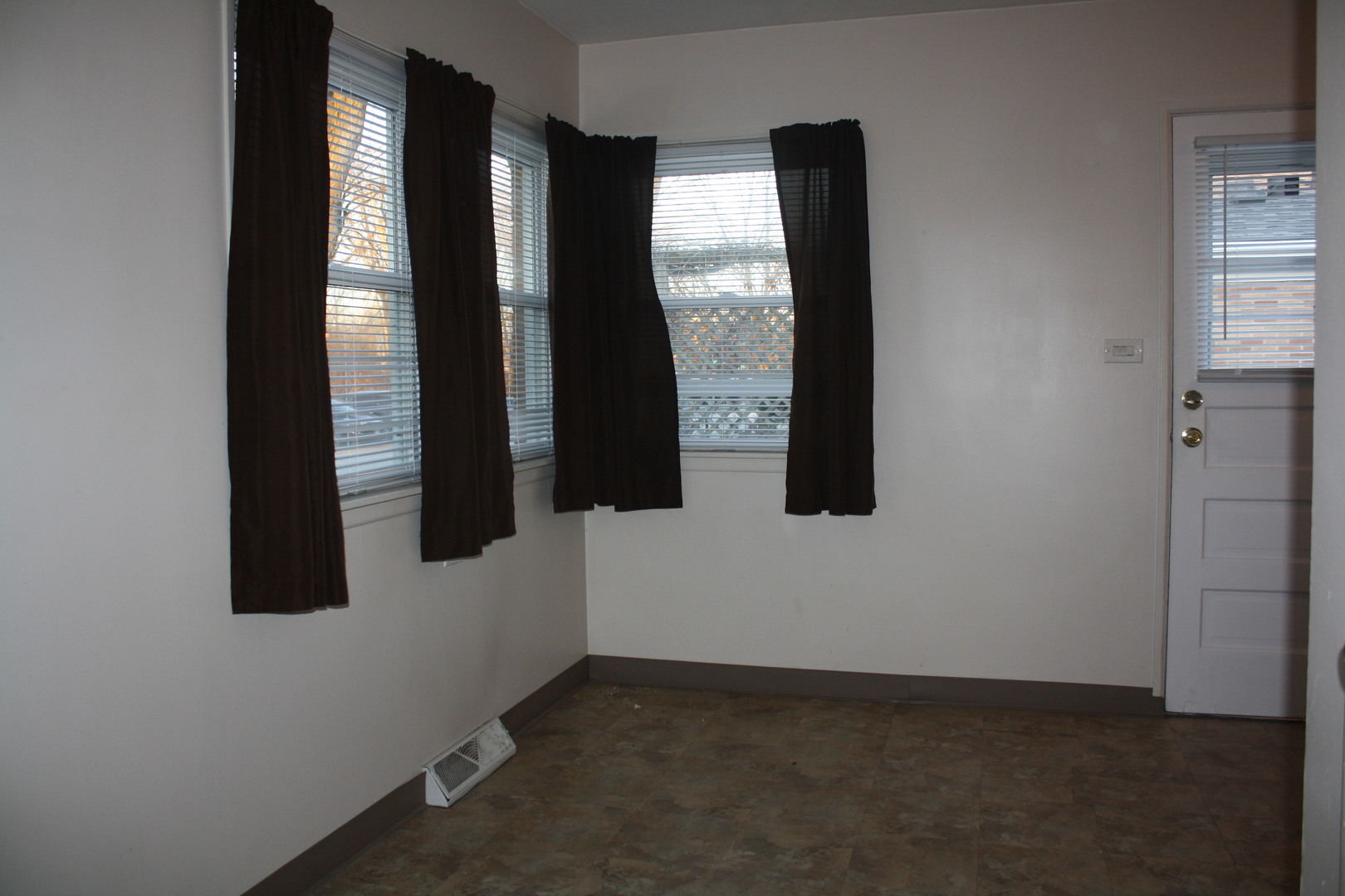 831 E South Broadway Avenue, Lombard, IL 60148