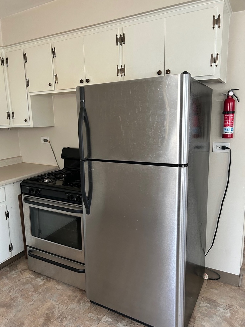 831 E South Broadway Avenue, Lombard, IL 60148