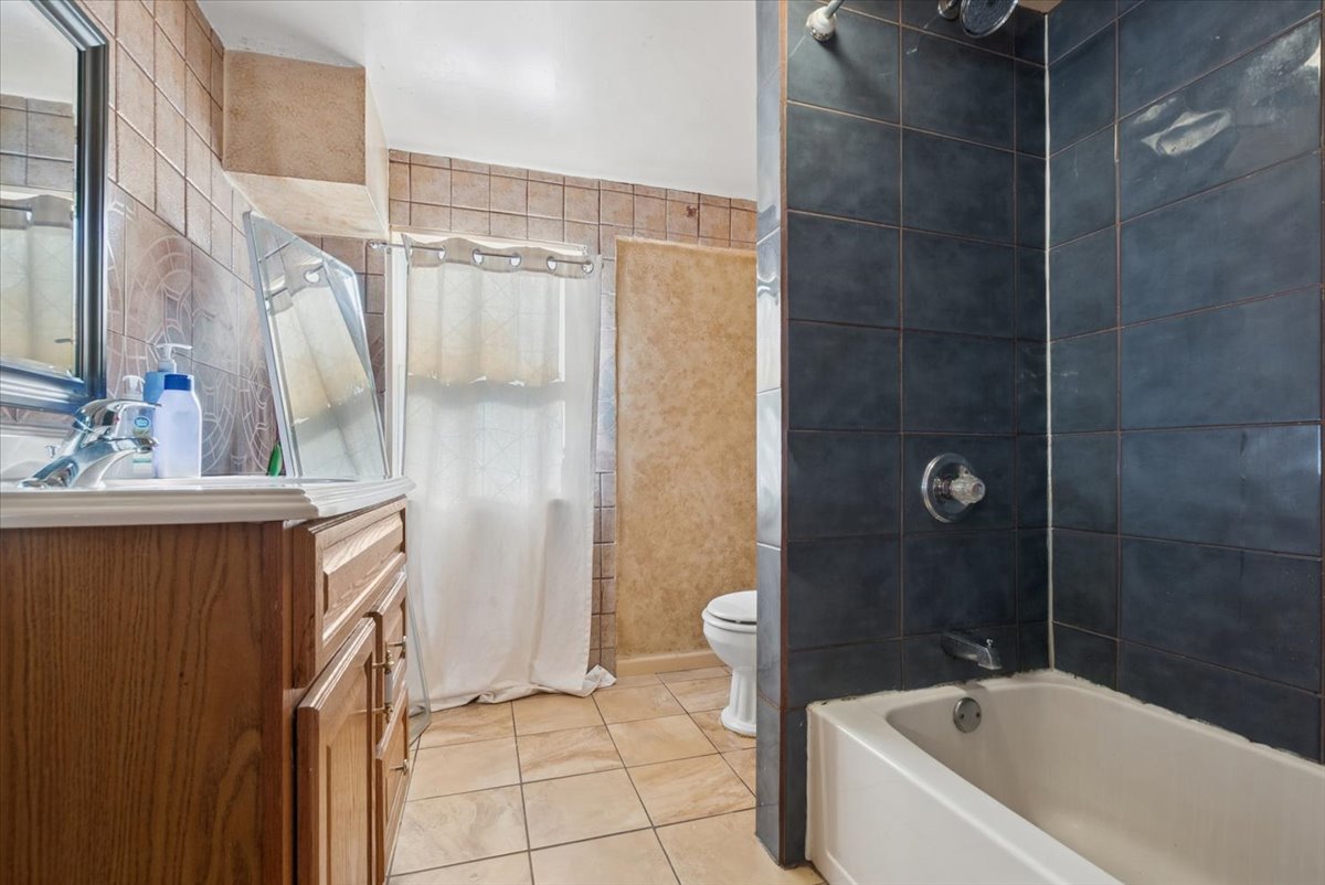 5701 S Maplewood Avenue, Chicago, IL 60629