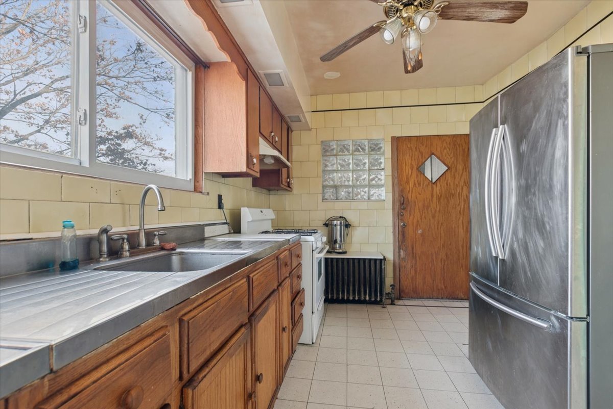 5701 S Maplewood Avenue, Chicago, IL 60629