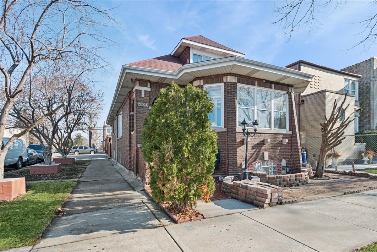 5701 S Maplewood Avenue, Chicago, IL 60629