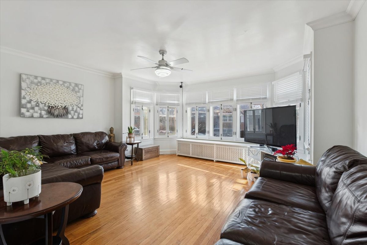 5701 S Maplewood Avenue, Chicago, IL 60629