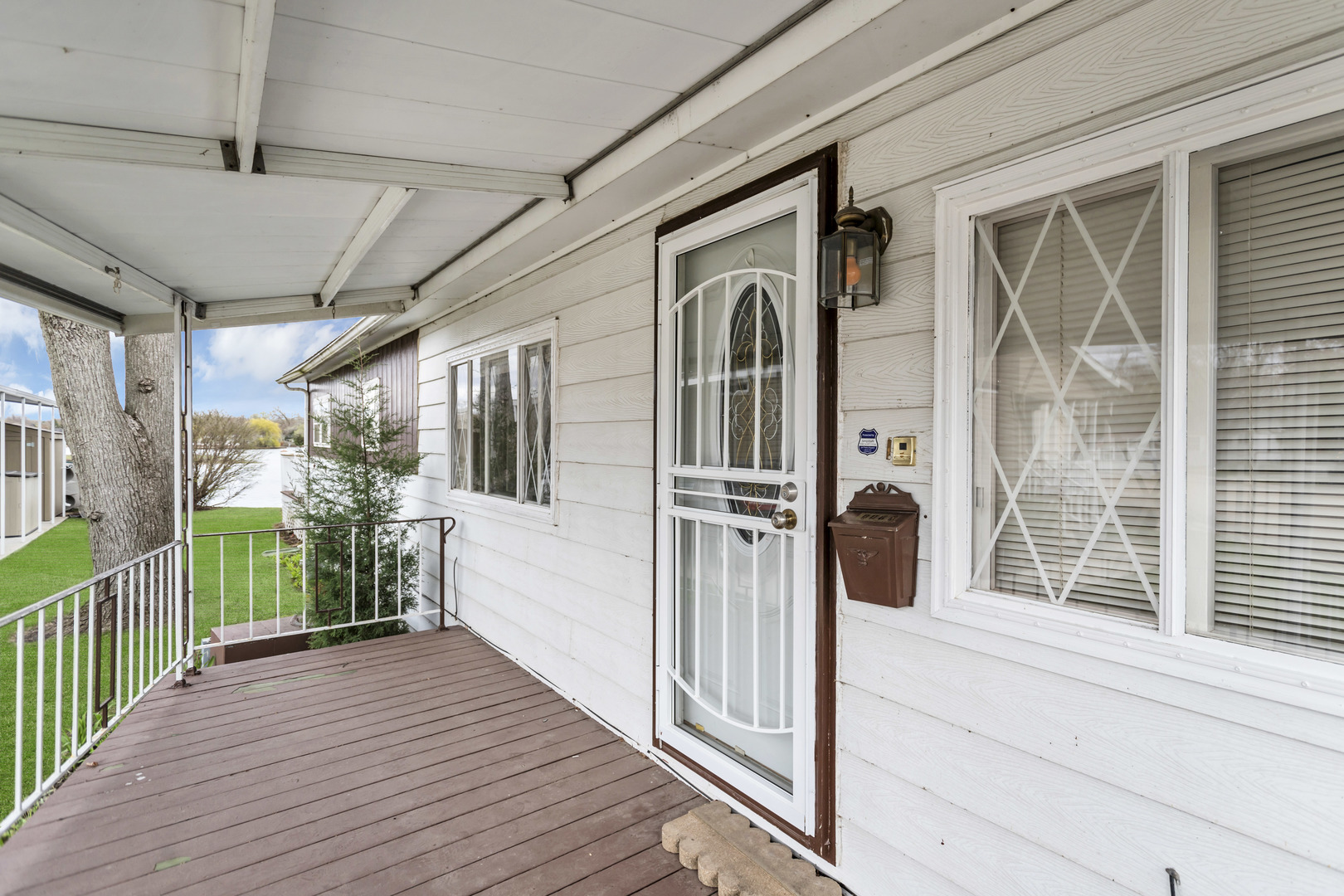 1053 Lakeview Road, Elgin, IL 60123