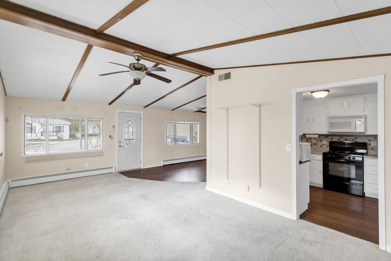 1053 Lakeview Road, Elgin, IL 60123