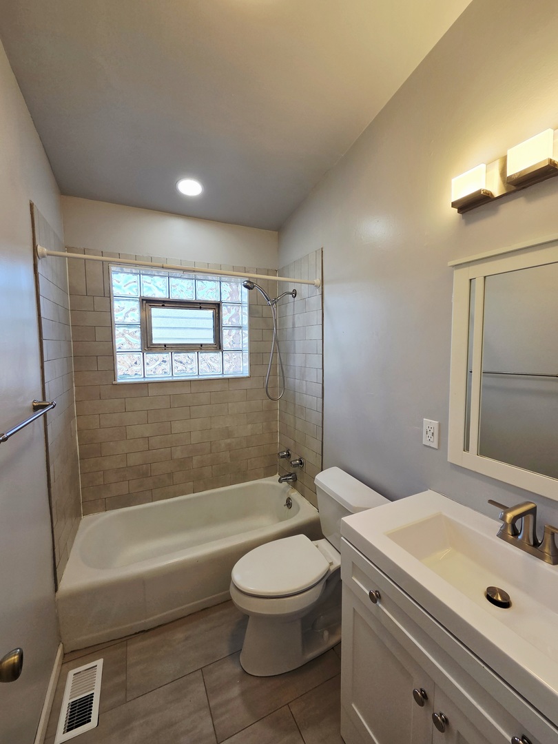 828 Lavergne Avenue, Wilmette, IL 60091