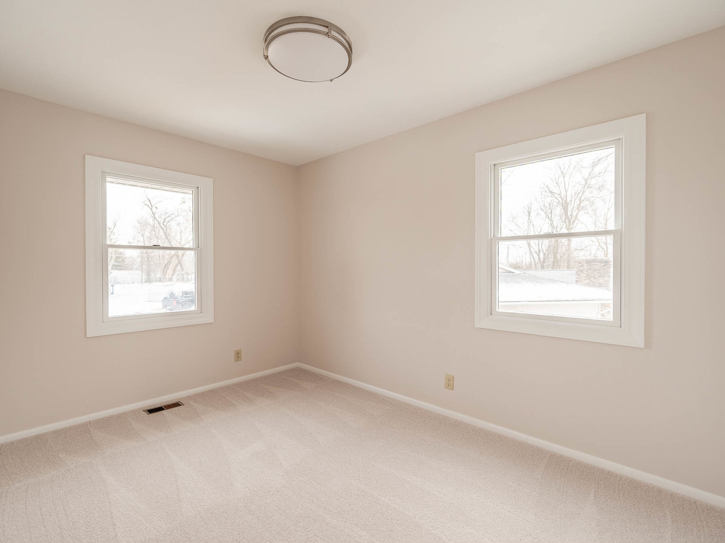 1200 Nippert Drive, Streamwood, IL 60107