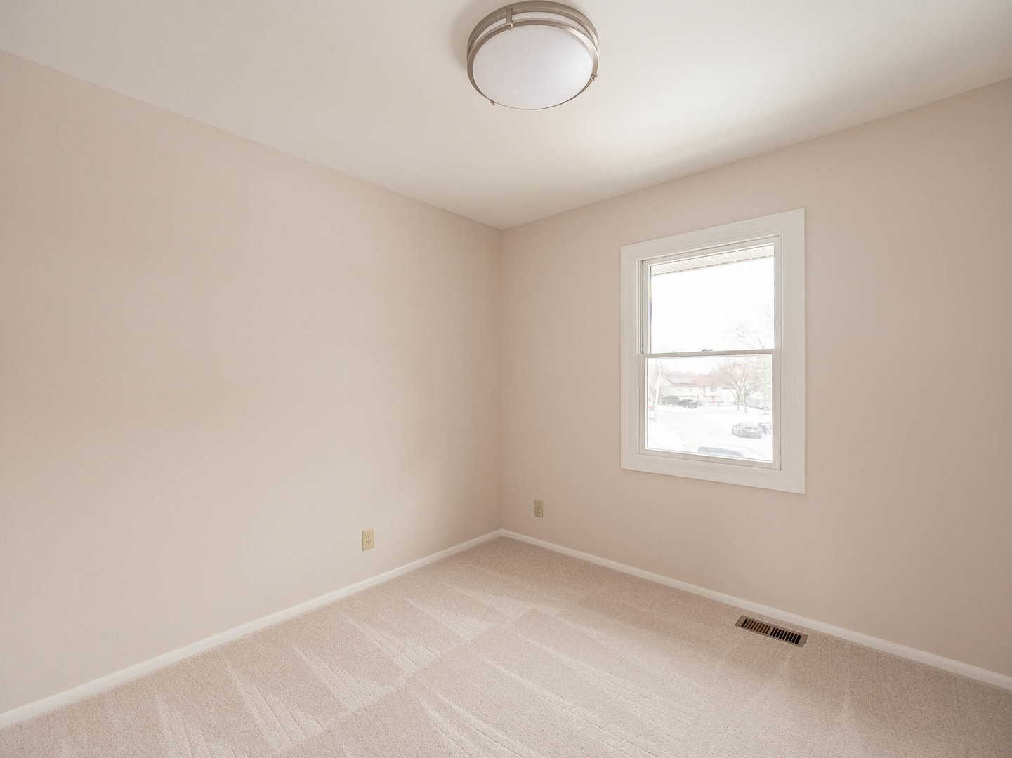 1200 Nippert Drive, Streamwood, IL 60107