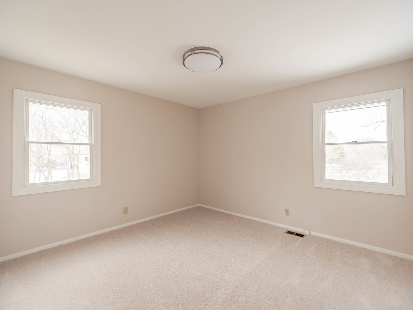 1200 Nippert Drive, Streamwood, IL 60107