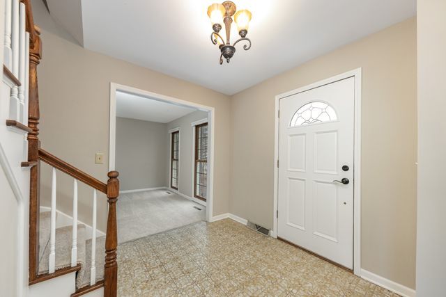 903 Canyon Run Road, Naperville, IL 60565