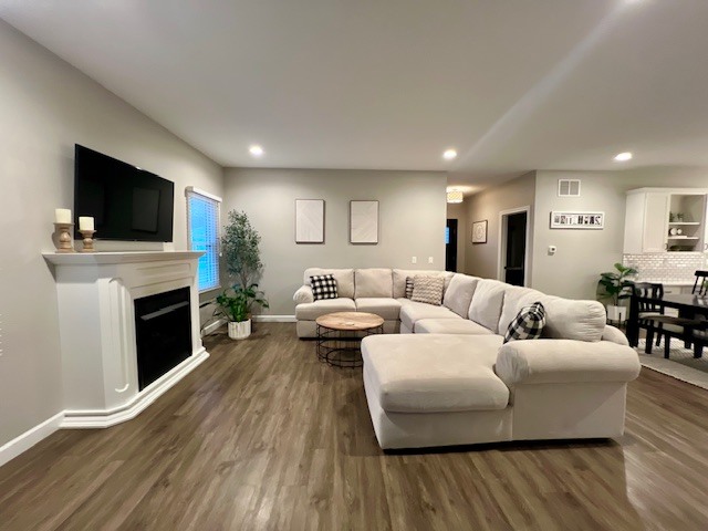 413 Moore Street, Clinton, IL 61727