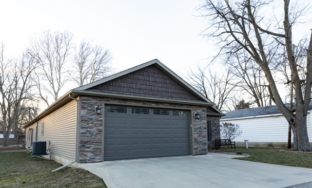 413 Moore Street, Clinton, IL 61727