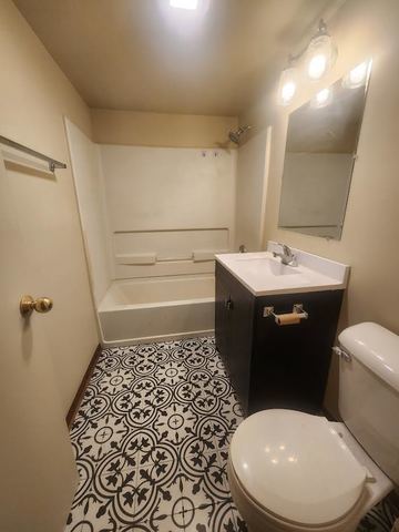 1000 Parkwood Drive #1e, Joliet, IL 60432