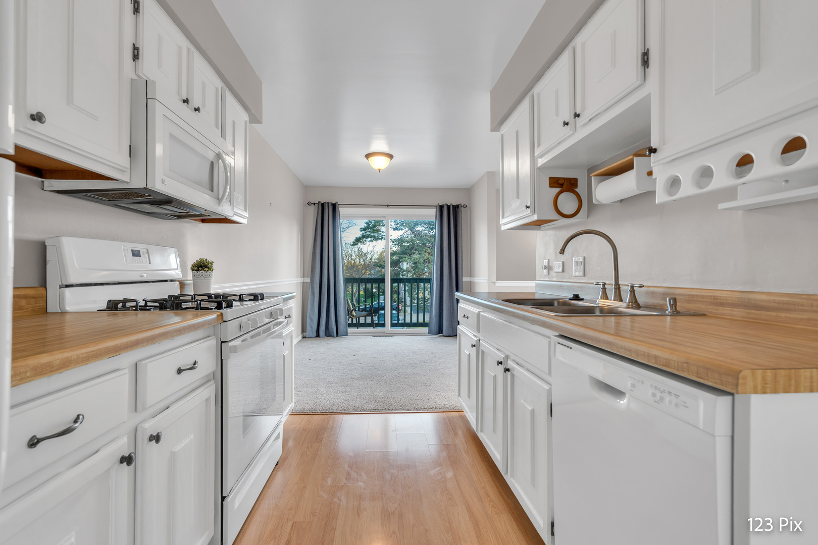 111 Brookwood Court #111, Vernon Hills, IL 60061