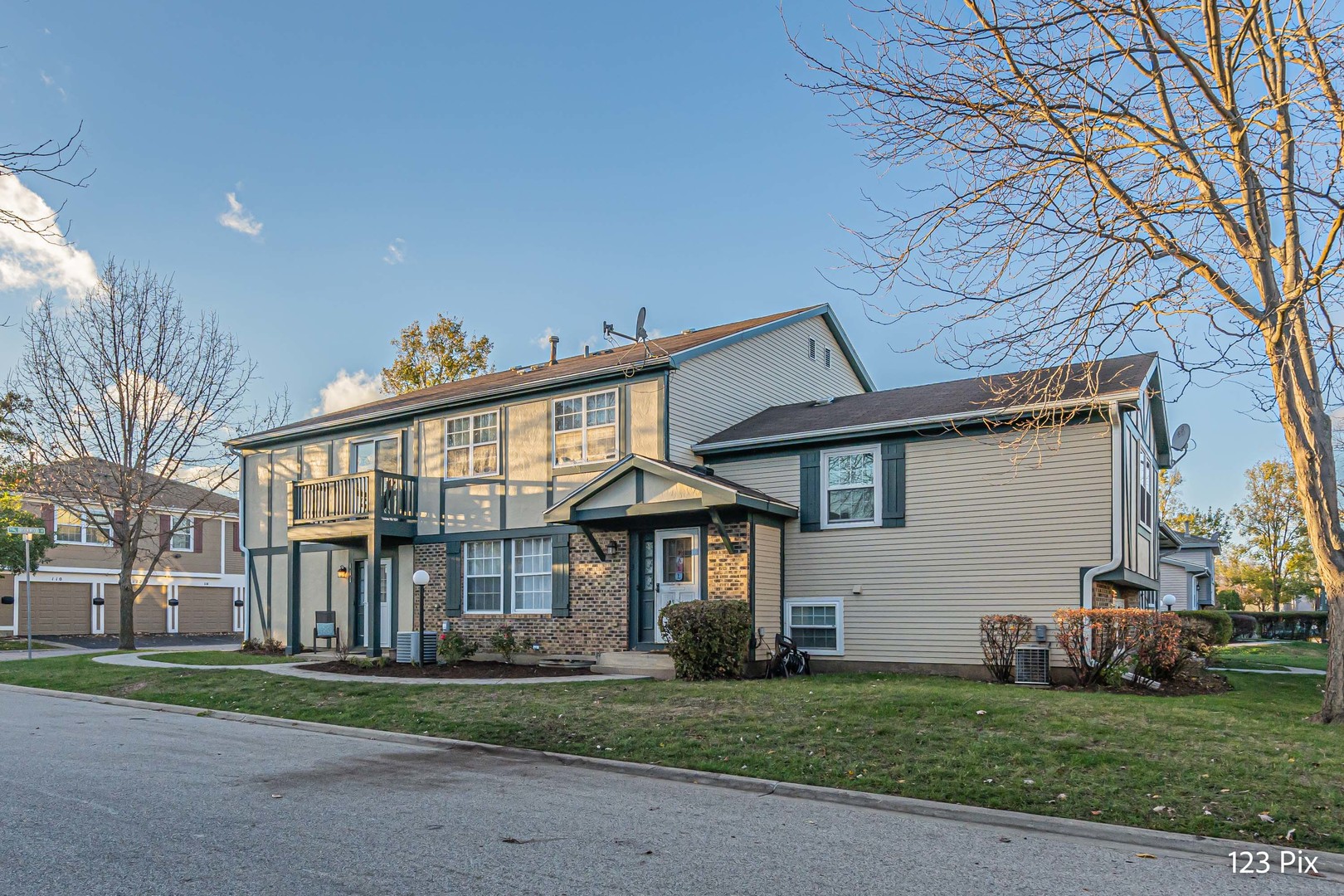 111 Brookwood Court #111, Vernon Hills, IL 60061