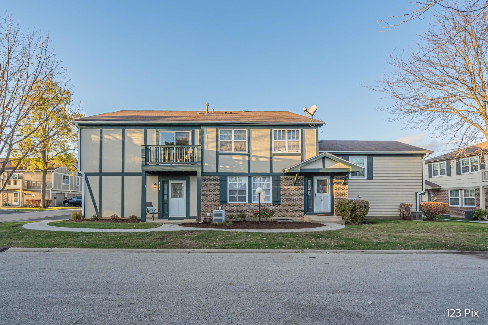 111 Brookwood Court #111, Vernon Hills, IL 60061