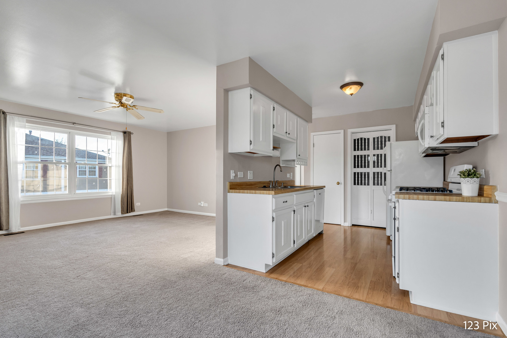 111 Brookwood Court #111, Vernon Hills, IL 60061