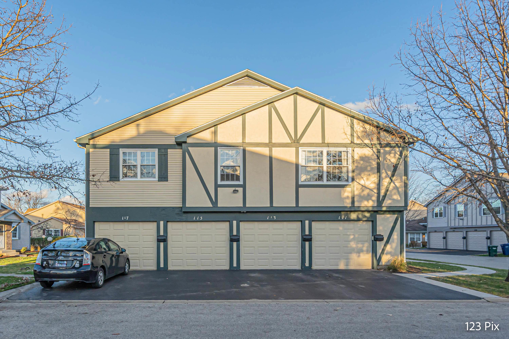 111 Brookwood Court #111, Vernon Hills, IL 60061