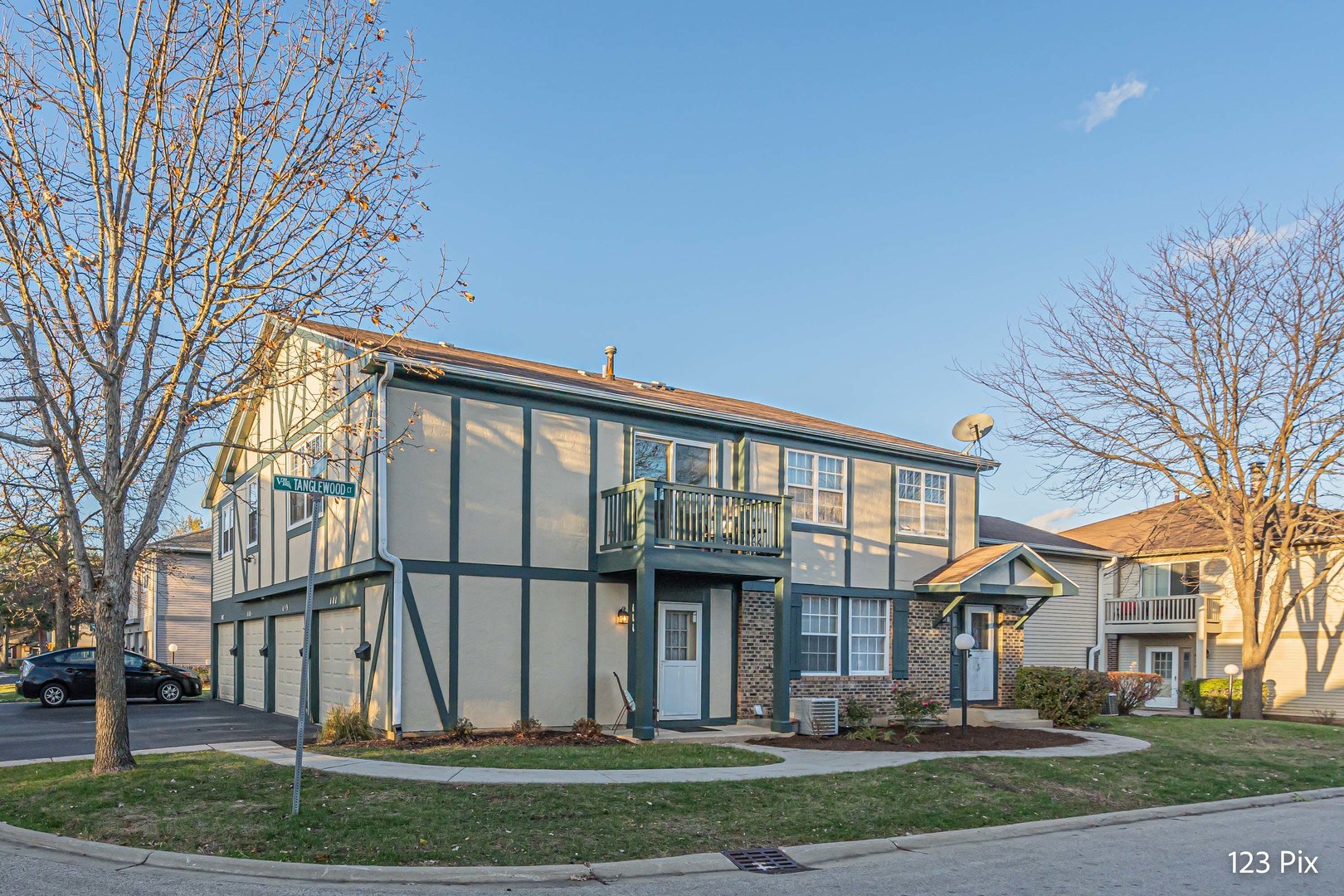 111 Brookwood Court #111, Vernon Hills, IL 60061