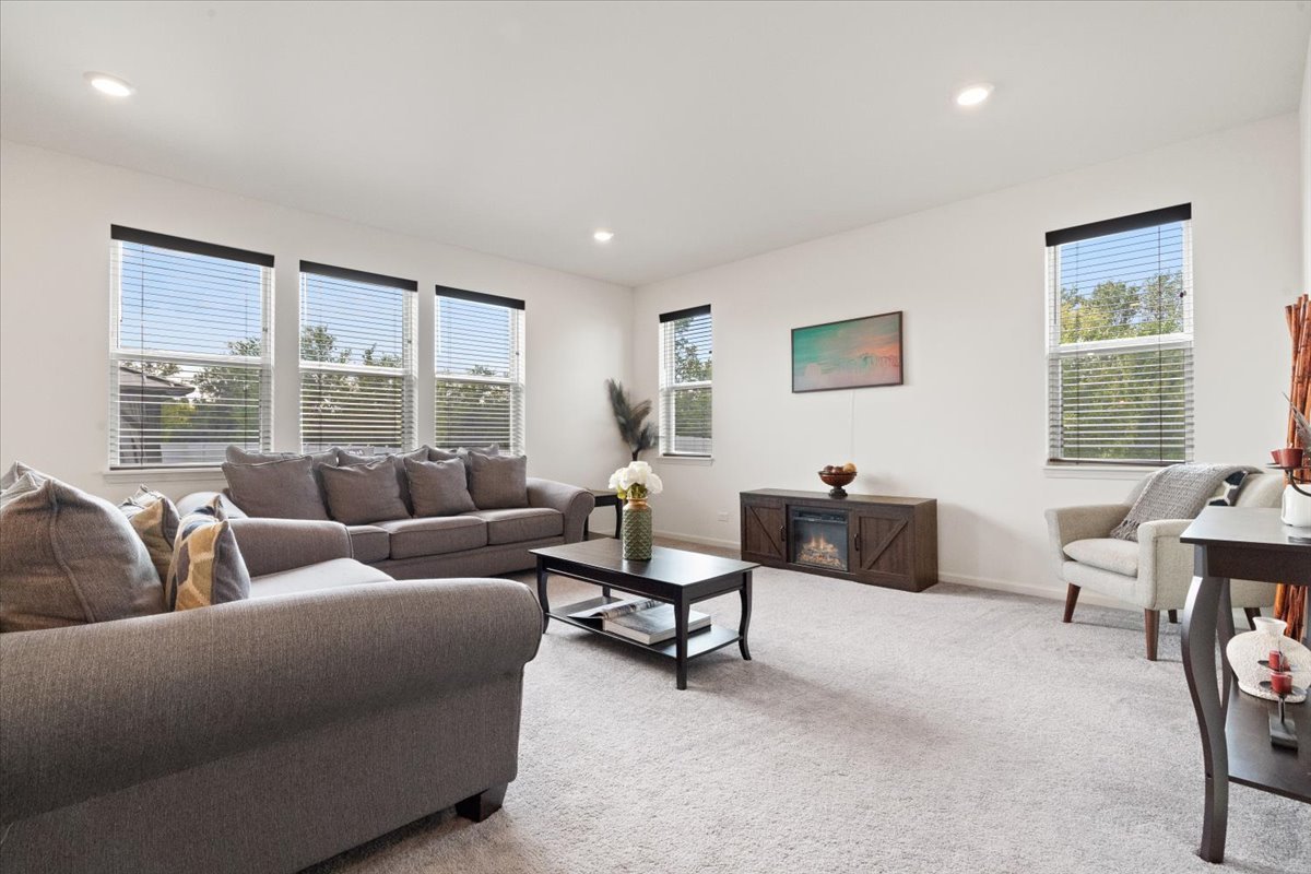 28609 Augusta Lane, Lakemoor, IL 60051