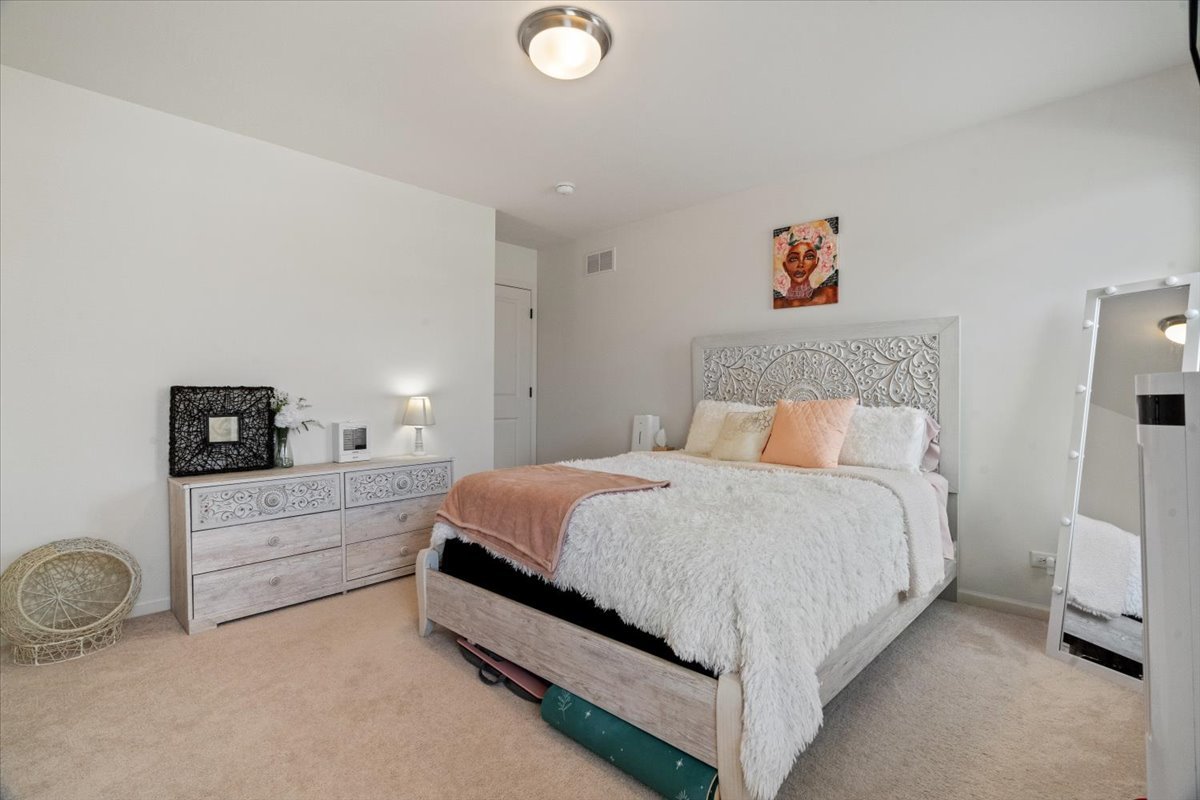 28609 Augusta Lane, Lakemoor, IL 60051